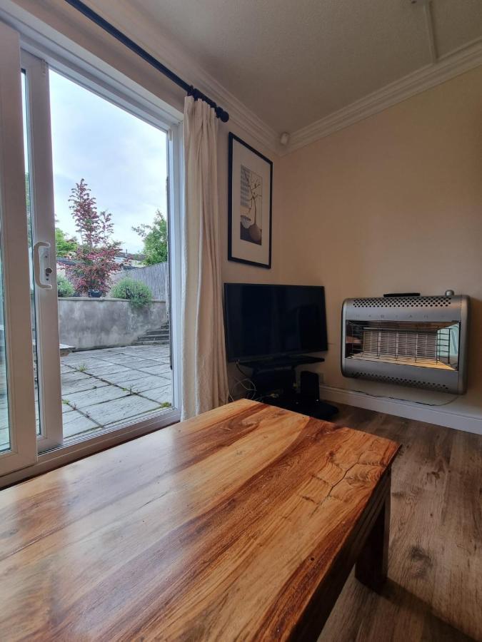 Private Rooms Bath Exterior foto