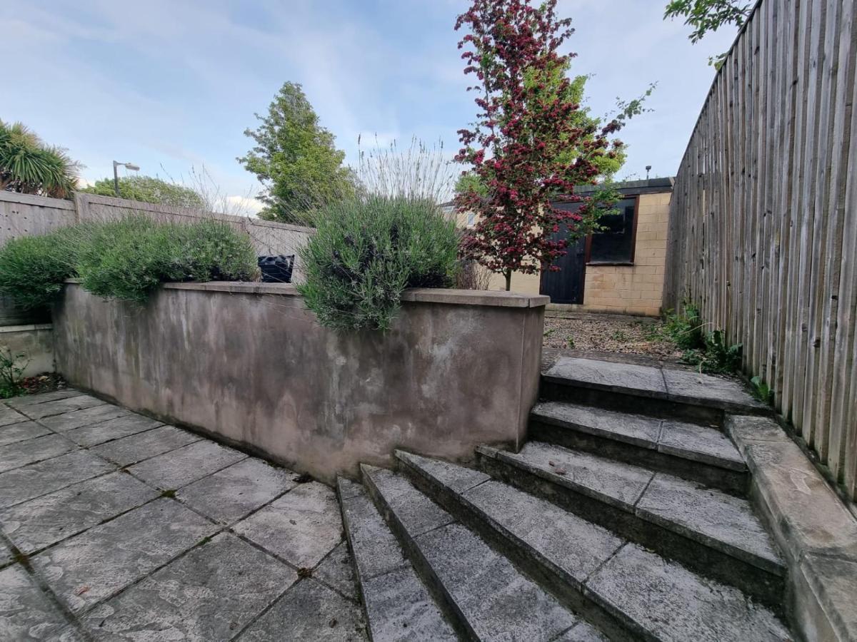 Private Rooms Bath Exterior foto