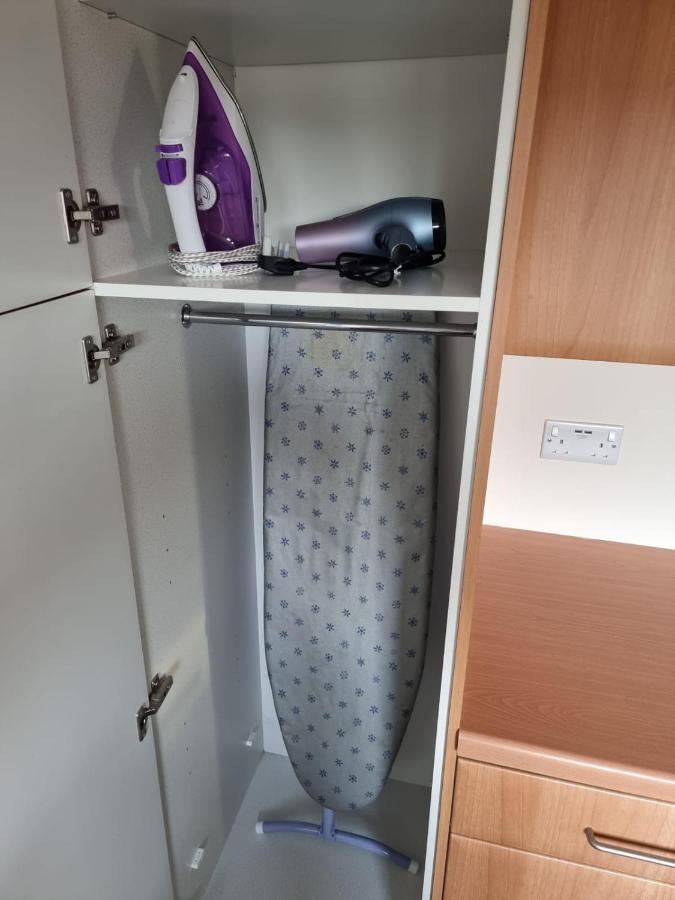Private Rooms Bath Exterior foto
