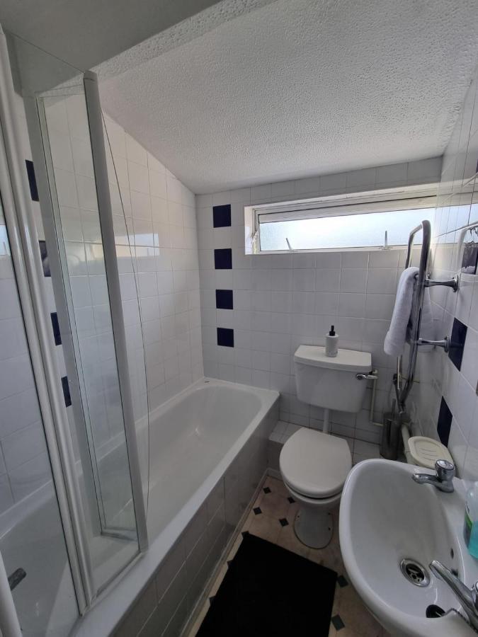 Private Rooms Bath Exterior foto